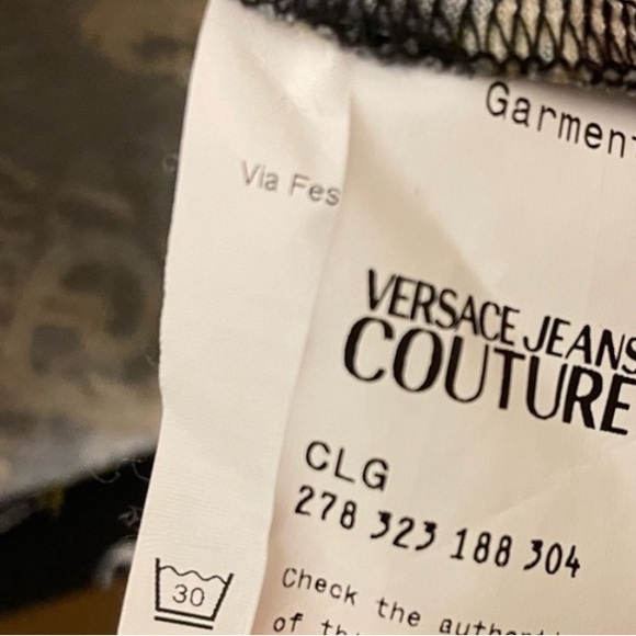 Versace Baroque print tshirt with
VJC spellout size M-fit like small - Picture 9 of 10